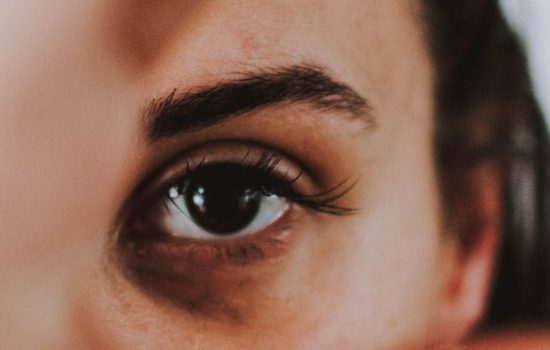 réduire les poches sous les yeux