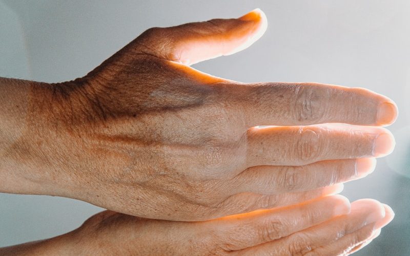 enlever les rides sur les mains