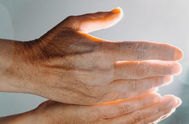 enlever les rides sur les mains