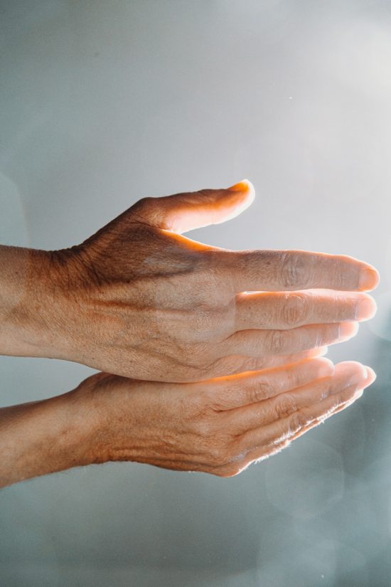 enlever les rides sur les mains