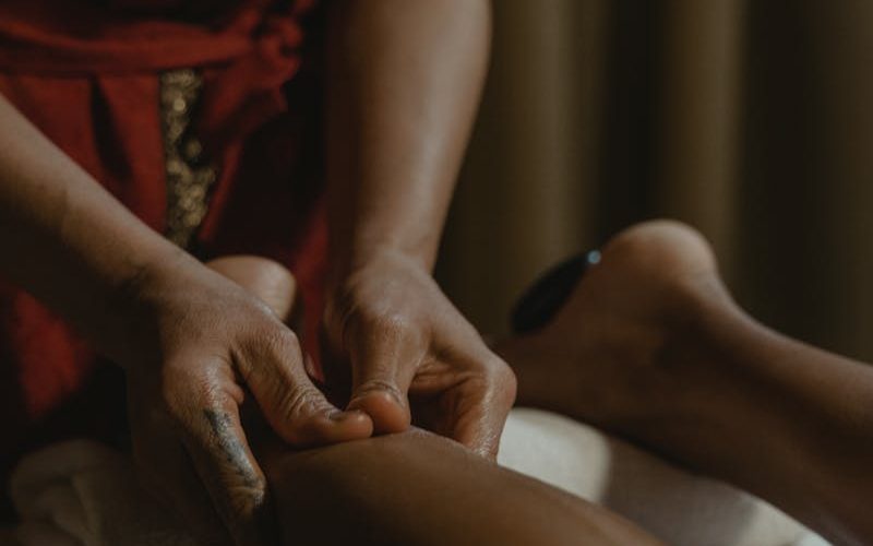 massage des jambes apres liposuccion