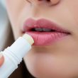 Comment protéger ses lèvres du froid efficacement avec les bons produits et gestes ?