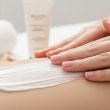 Les soins corps qui lissent vraiment la peau et comment les appliquer efficacement