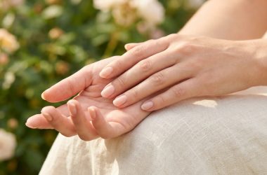 Comment avoir de belles mains pour l'été et effacer les signes du temps ?