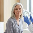 Médecine esthétique après 60 ans : les traitements qui fonctionnent vraiment