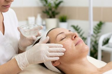 Le peeling pour effacer les taches pigmentaires : types et résultats attendus