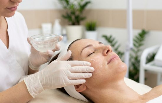 Le peeling pour effacer les taches pigmentaires : types et résultats attendus