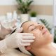 Le peeling pour effacer les taches pigmentaires : types et résultats attendus