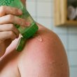 Comment réparer une peau brûlée par le soleil rapidement et efficacement ?