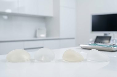 Implants mammaires ronds ou anatomiques : comment choisir selon votre morphologie ?