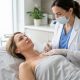 Comment effacer les rides du décolleté avec les traitements adaptés ?