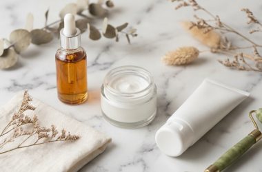 Comment réintroduire le rétinol après la pause estivale sans irriter votre peau ?