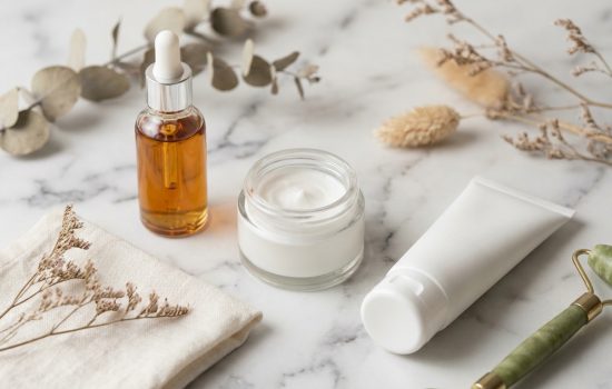 Comment réintroduire le rétinol après la pause estivale sans irriter votre peau ?